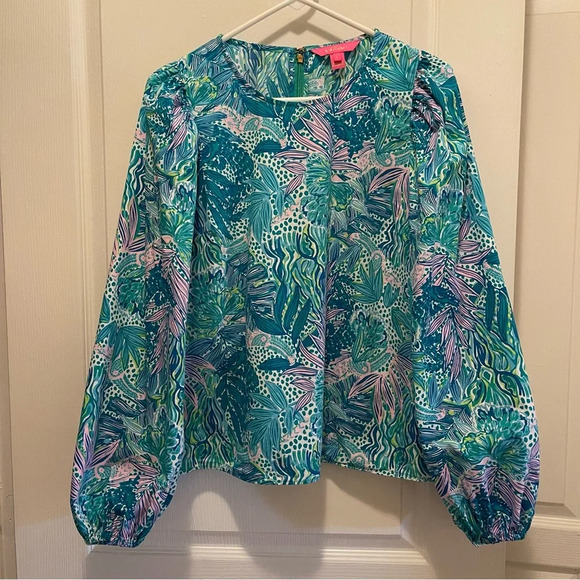 Lilly Pulitzer Tops - Lilly Pulitzer Lynnley Top Holiday in the Sun Size L